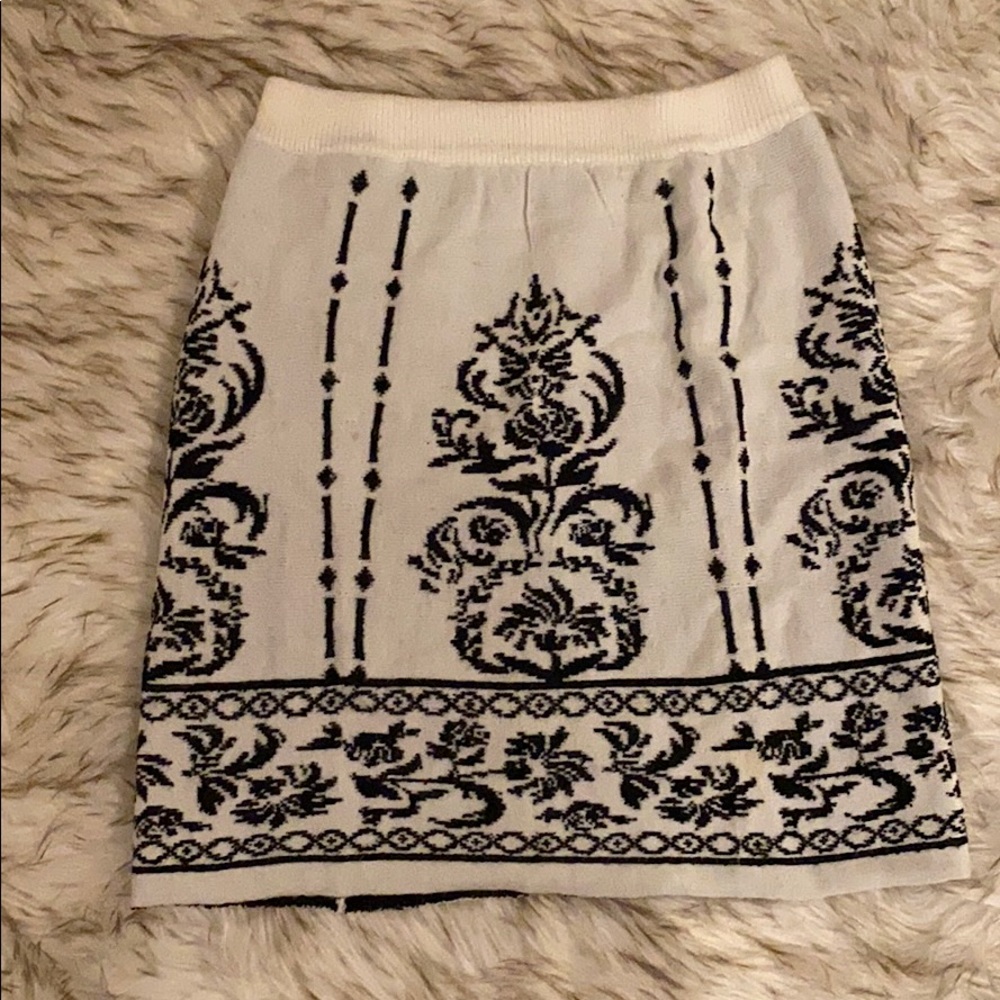 Knitted mini skirt